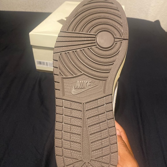 Brand new 100% authentic size 9.5 men - Picture 5 of 7